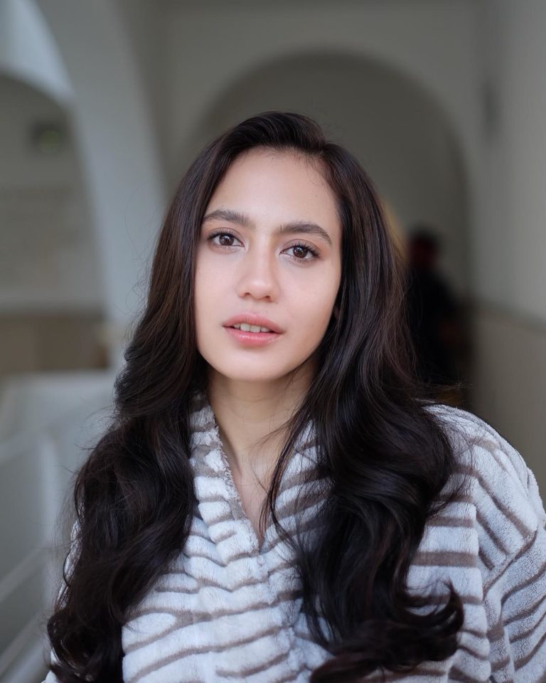 Pevita Pearce Pamer Tubuh Berotot di Instagram untuk Film Sri Asih