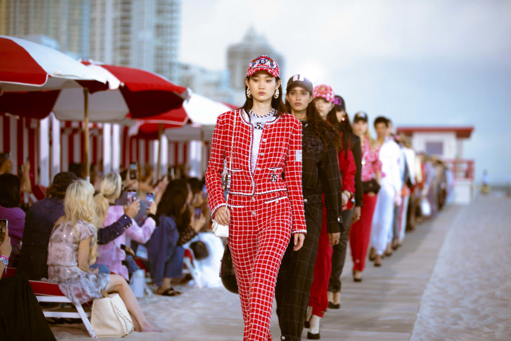 show-replika-chanel-cruise-2022-23-di-miami